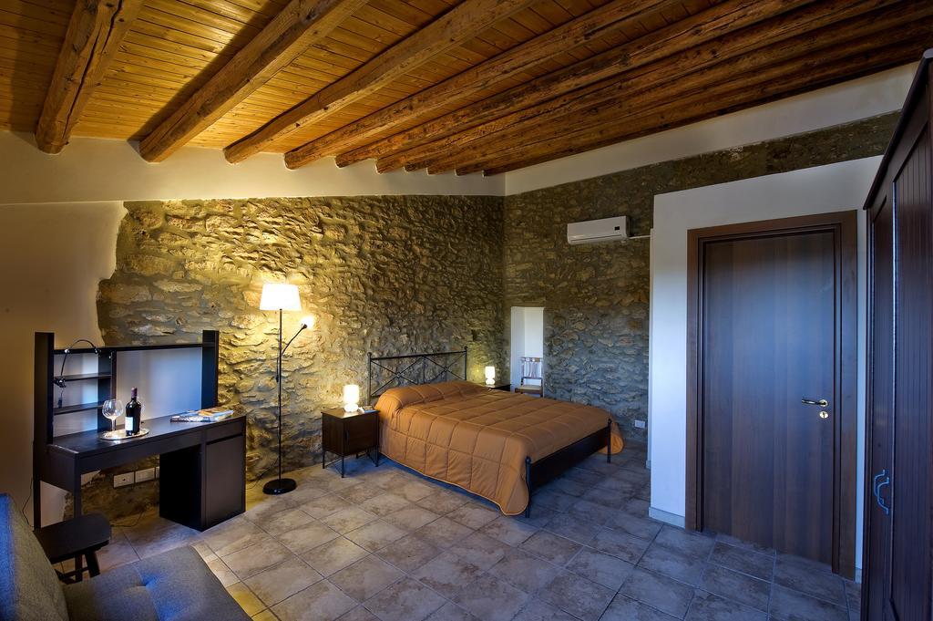 Camera Matrimoniale con Letto Supplementare